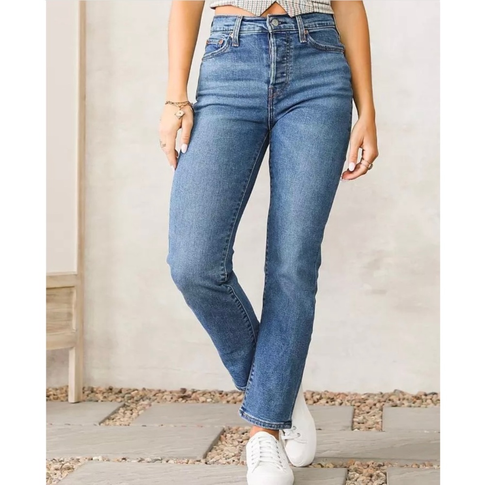Levi’s Wedgie Straight Stretch Jean